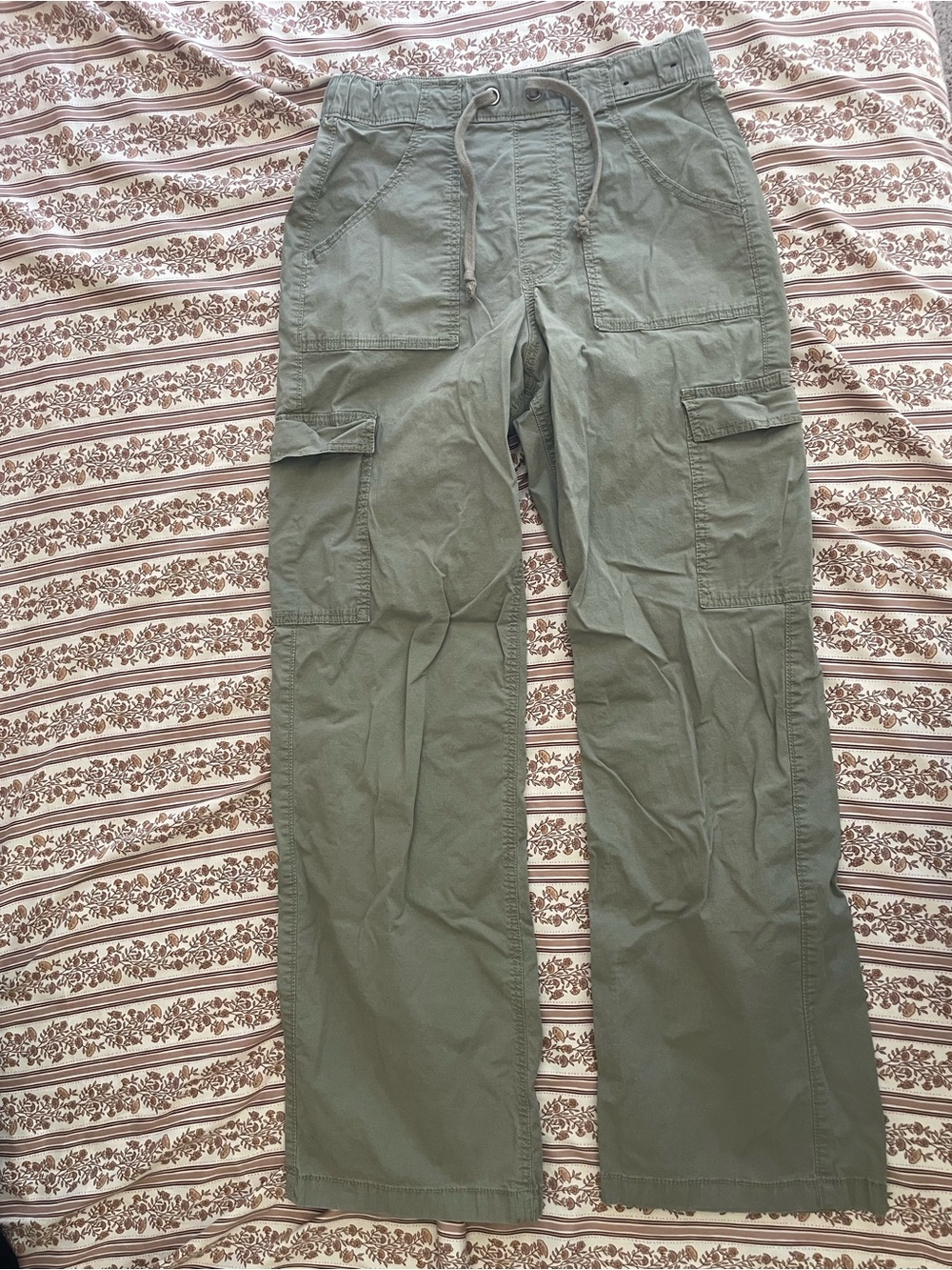 Hollister women’s Olive Cargo Pants with Drawstring Waist